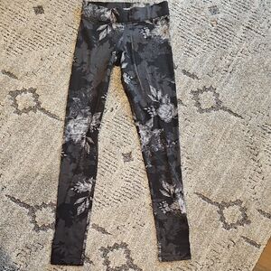 Aeropostale Black and Gray Patterned Leggings